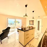 D1mora Nautilus - Incredible Location At Villa *