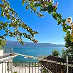 Villa D1mora Nautilus - Incredible Location At Roina