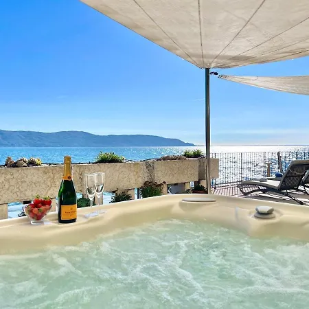 D1mora Nautilus - Incredible Location At Villa